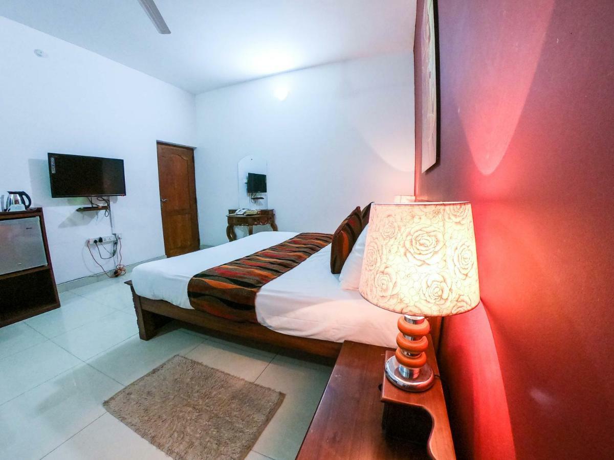 Romance Hills Hotel Канди Экстерьер фото